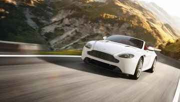 Aston Martin V8 Vantage FL - szlachecki dwór