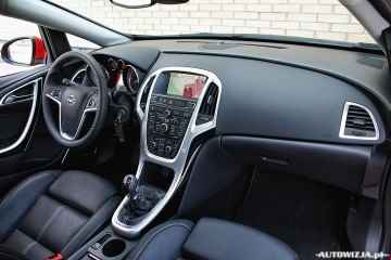 Wnętrze Opel Astra IV