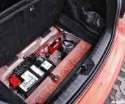 Akumulator w bagażniku BMW M135i