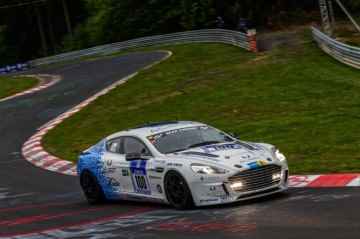 Aston Martin Hybrid Hydrogen Rapide S podczas 24-godzinnego wyścigu na Ringu