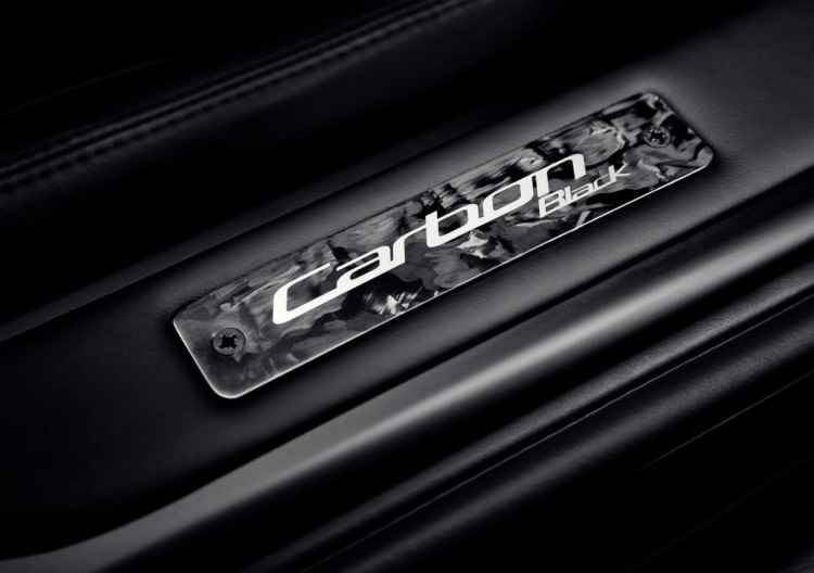 Aston Martin DB9 Carbon Black
