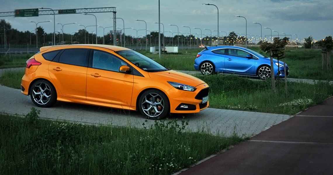 Ford-Focus-ST-vs-Opel-Astra-OPC-2015-1