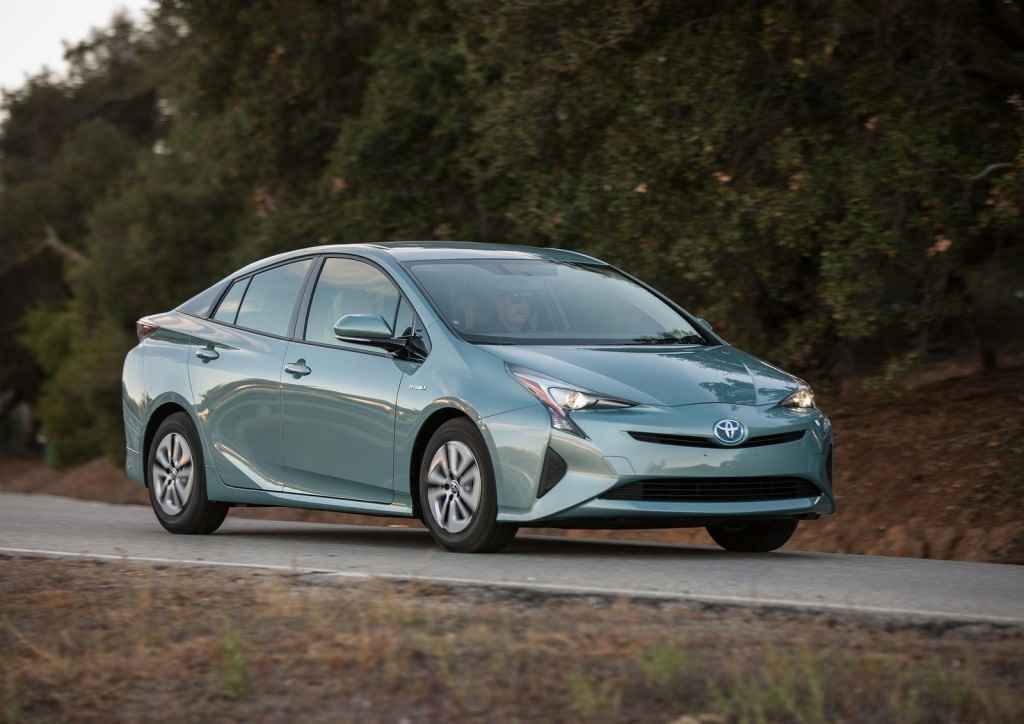Toyota-Prius-2016-3