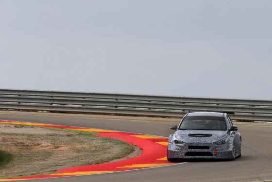Testy Hyundai'a i30 TCR na torze Motorland Aragon