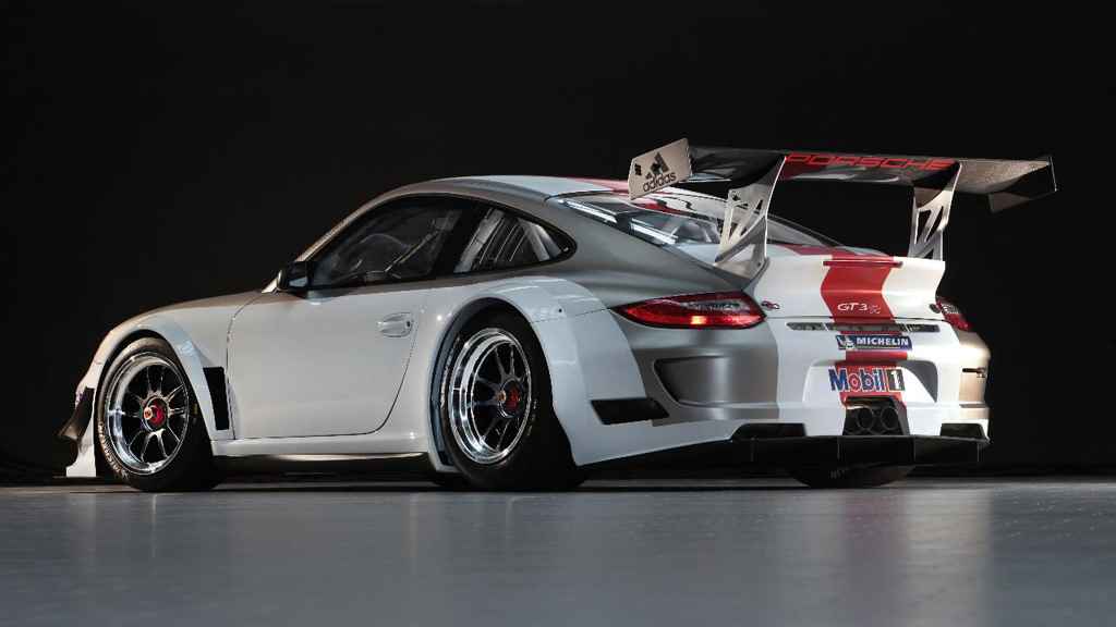 Porsche 911 GT3 R nacisk na sport AUTOWIZJA.pl