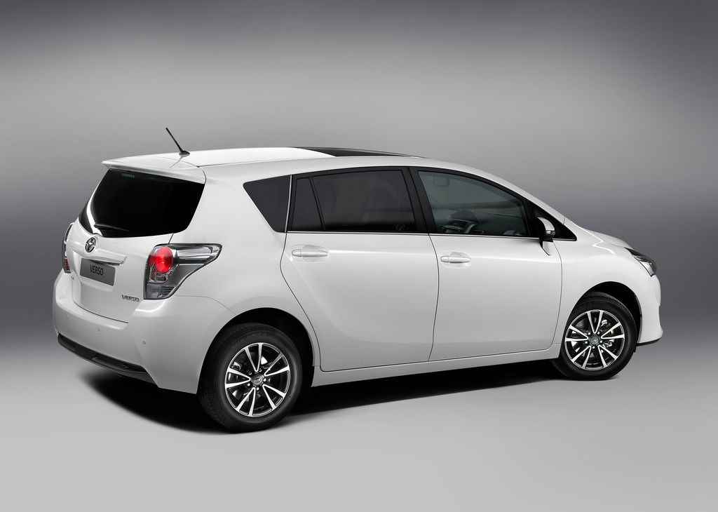 Toyota Verso FL 2013 nowy wymiar funkcjonalności