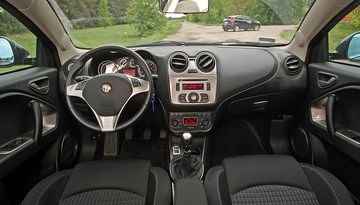 Alfa Romeo MiTo 1.4TB vs. Ford Fiesta 1.6 - Porównanie